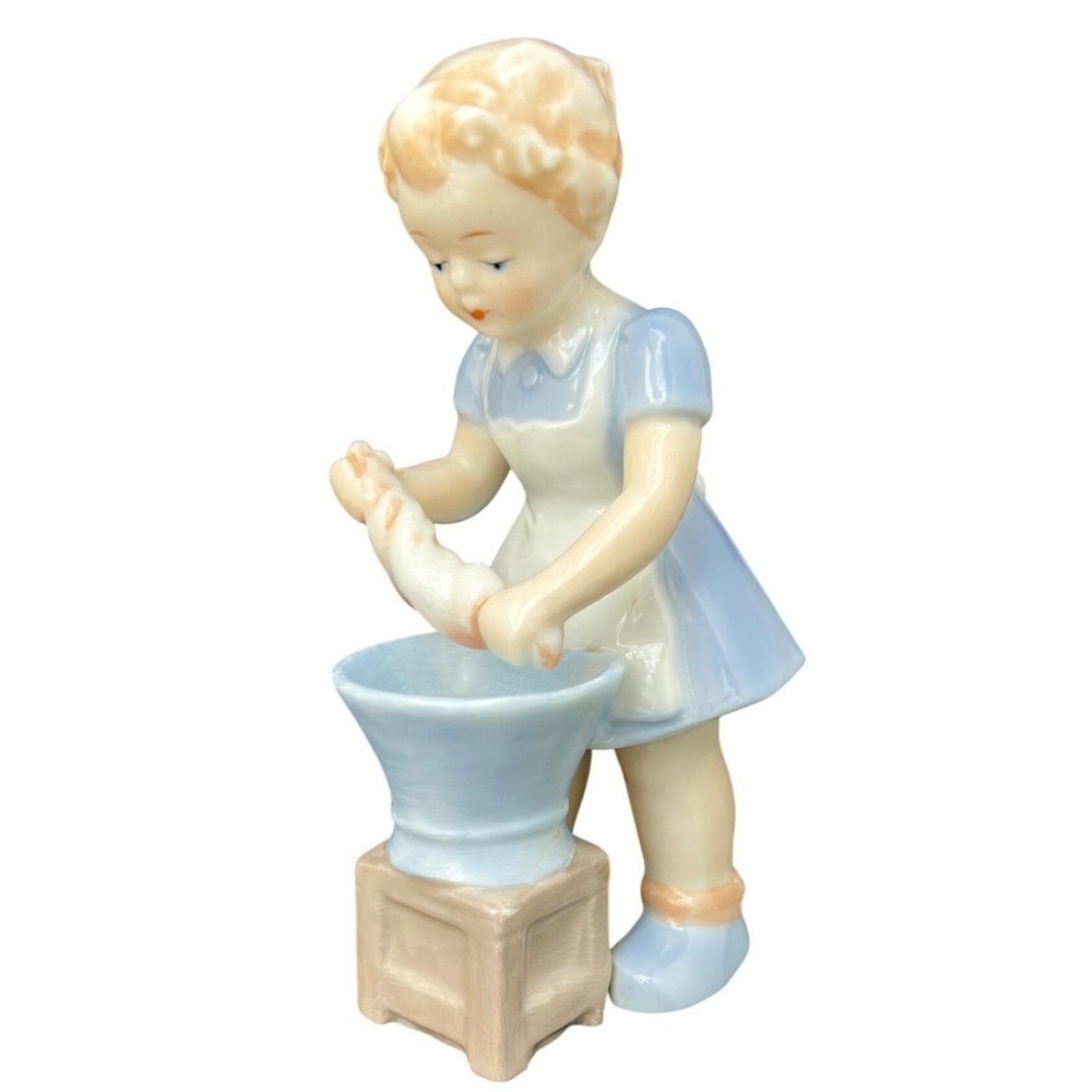 Vintage Blue Danube Porcelain Figurine Girl Washing Clothes Laundry Basket Japan